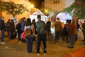 La alcaldesa de Telde alaba el ambiente mágico de la Casa de la Navidad/Francisco Javier Santana y TA.